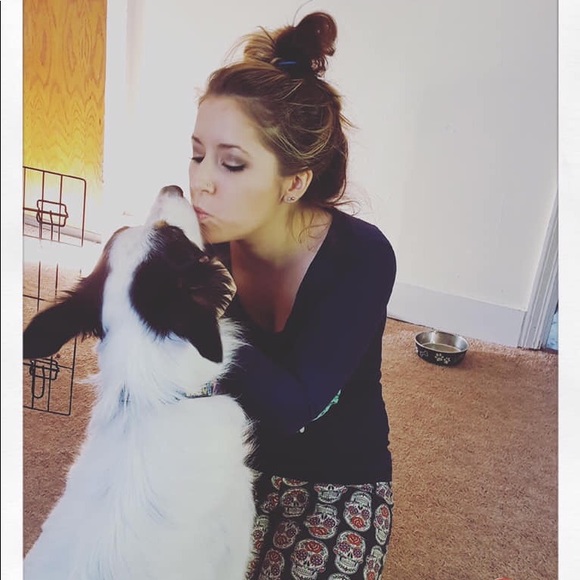 Meet your Posher, Tiffany - Picture 3 of 3